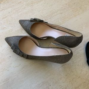 Elegant Sparkling heels with a bow.